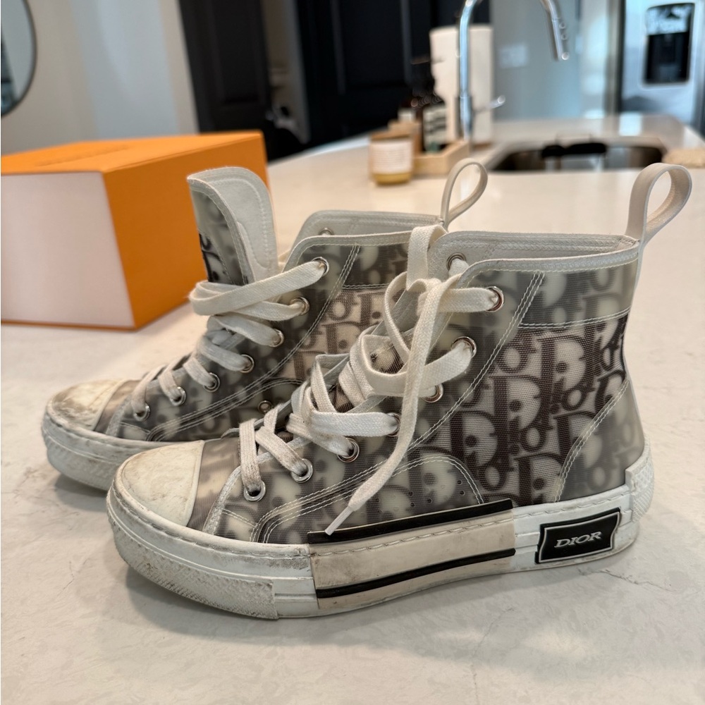 Dior Gray and White Sneakers Artistic High-Top Design